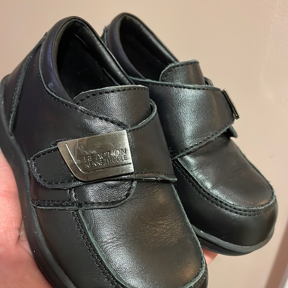 Black Kenneth Cole kids shoes - Picture 1 of 4